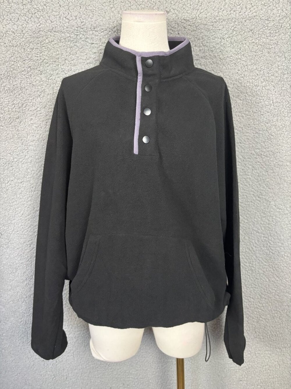Women's Black Fleece Pullover Sweater Snap Buttons Kangaroo Pocket Small NWOT's